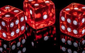 Mobile phone displaying live Shio Table dealer and betting interface on asiagenting slot